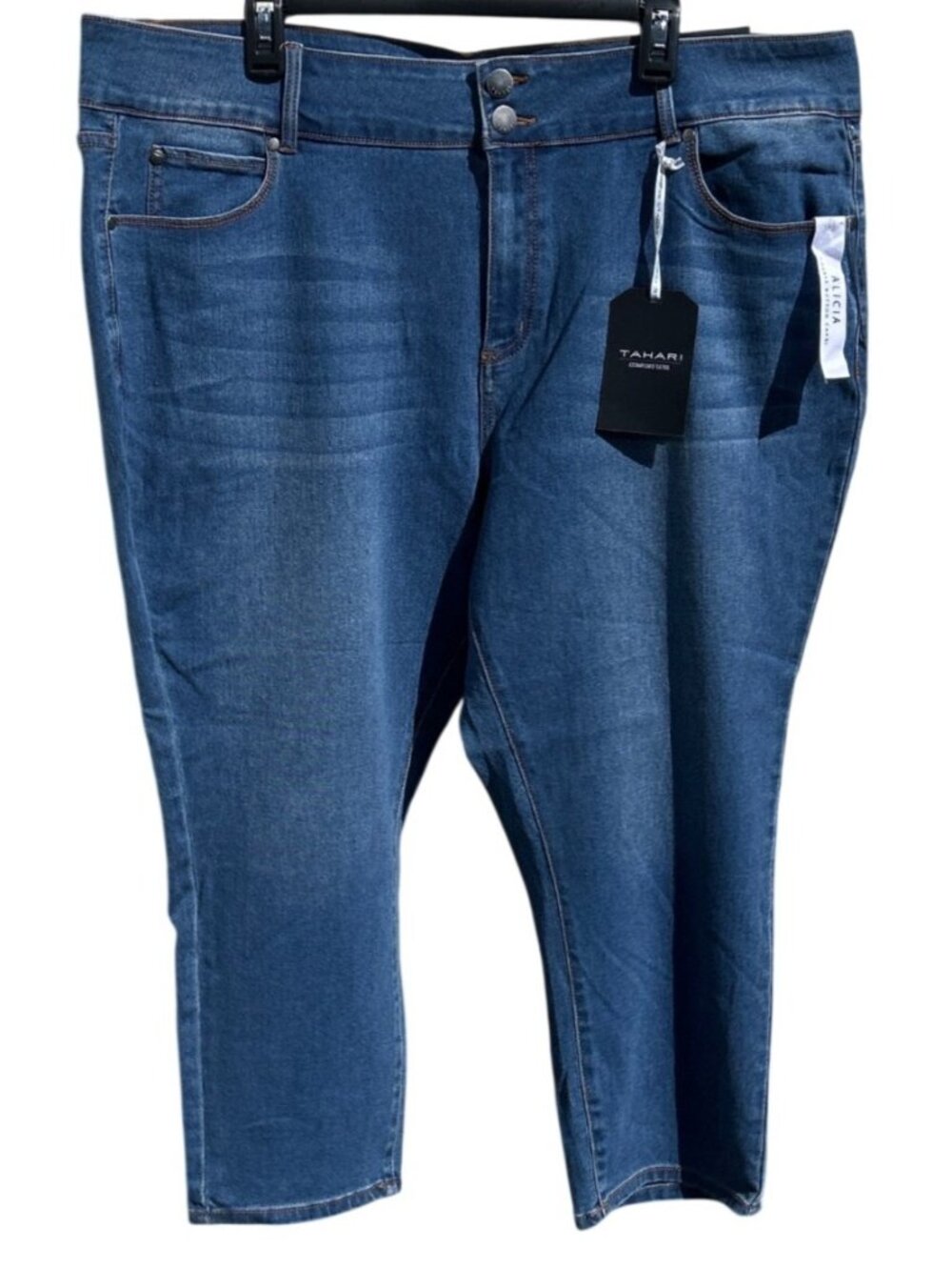Tahari Comfort Luxe Womens Size 24W Alicia Double Button Capri Jeans Med Wash